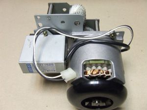 Silnik AC 220V z przekładnią 63,66 rpm CANON